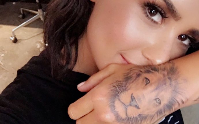 Demi Lovato Got a Huge Lion Tattoo on Her Hand | Glamour