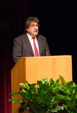 Chancellor Nicholas S. Zeppos introduced noted clinical psychologist Kay Redfield Jamison Jan. 31 in Sarratt Cinema. (Susan Urmy/Vanderbilt)